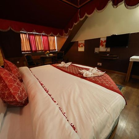 Hotel Yak Manāli Exteriör bild