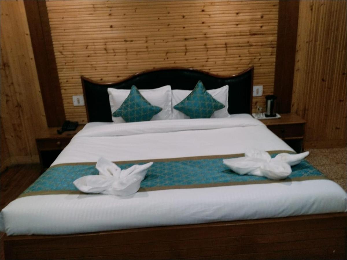 Hotel Yak Manāli Exteriör bild