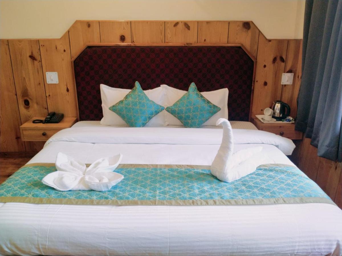 Hotel Yak Manāli Exteriör bild