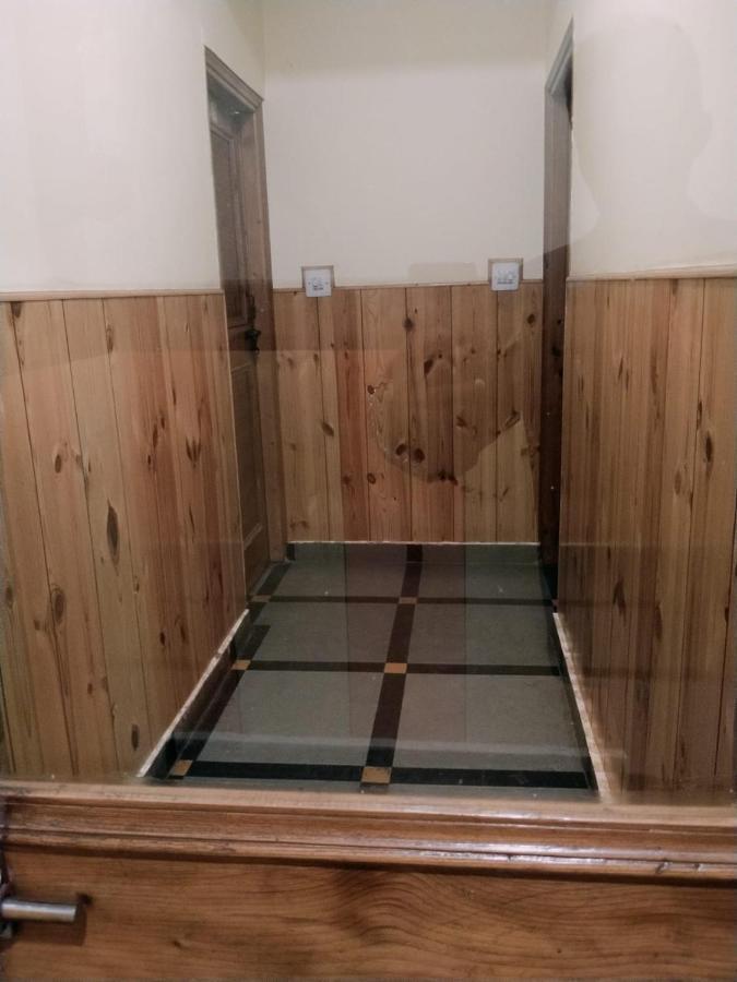 Hotel Yak Manāli Exteriör bild