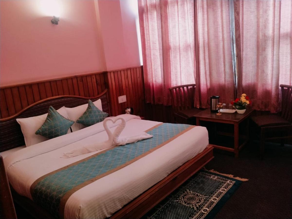 Hotel Yak Manāli Exteriör bild