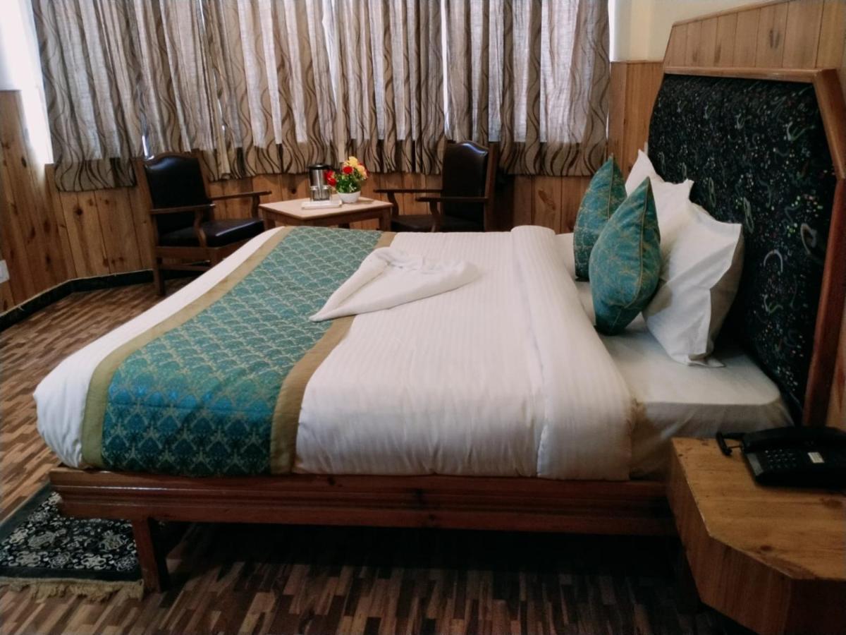 Hotel Yak Manāli Exteriör bild