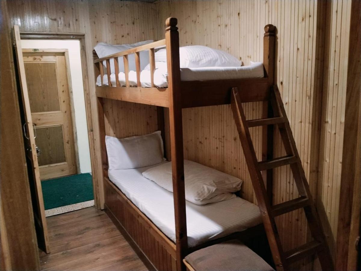 Hotel Yak Manāli Exteriör bild