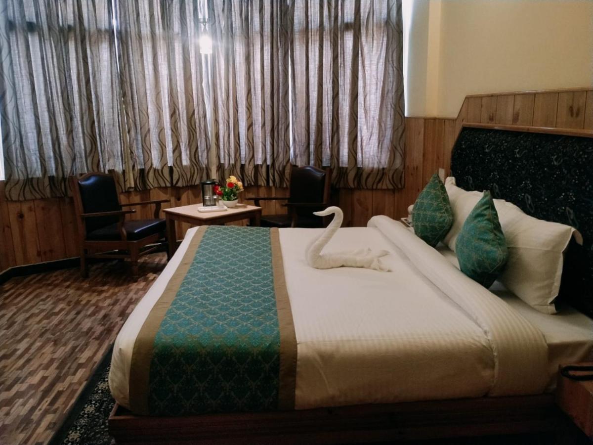 Hotel Yak Manāli Exteriör bild