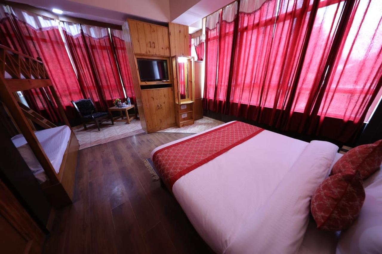 Hotel Yak Manāli Exteriör bild