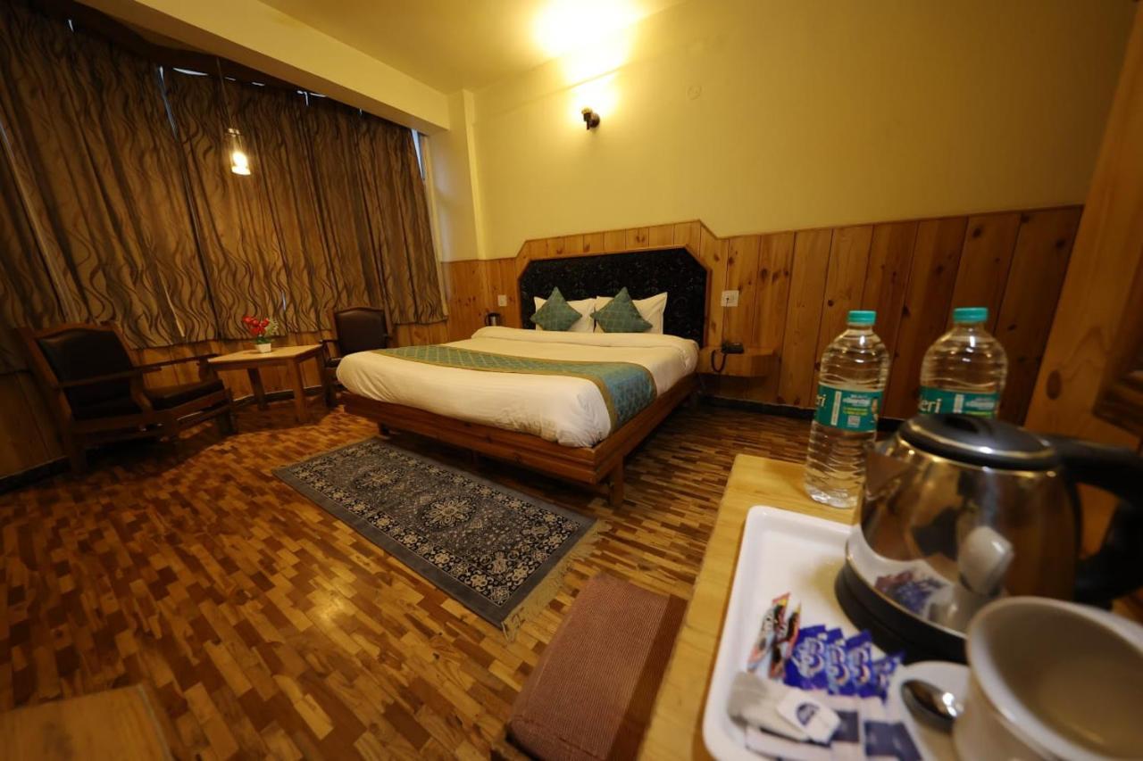 Hotel Yak Manāli Exteriör bild