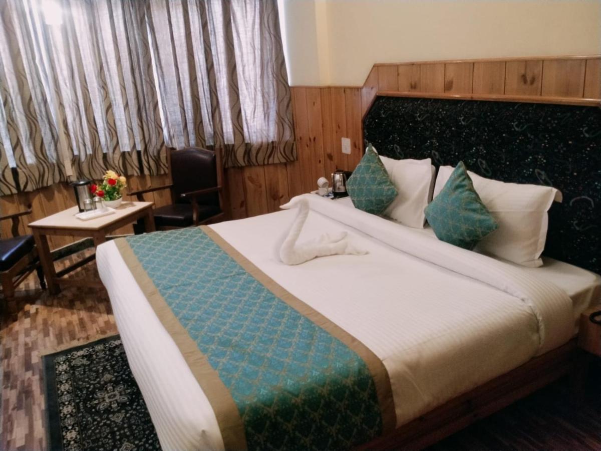 Hotel Yak Manāli Exteriör bild