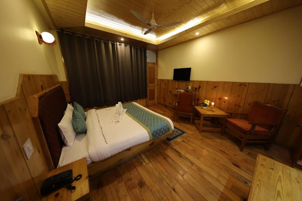 Hotel Yak Manāli Exteriör bild
