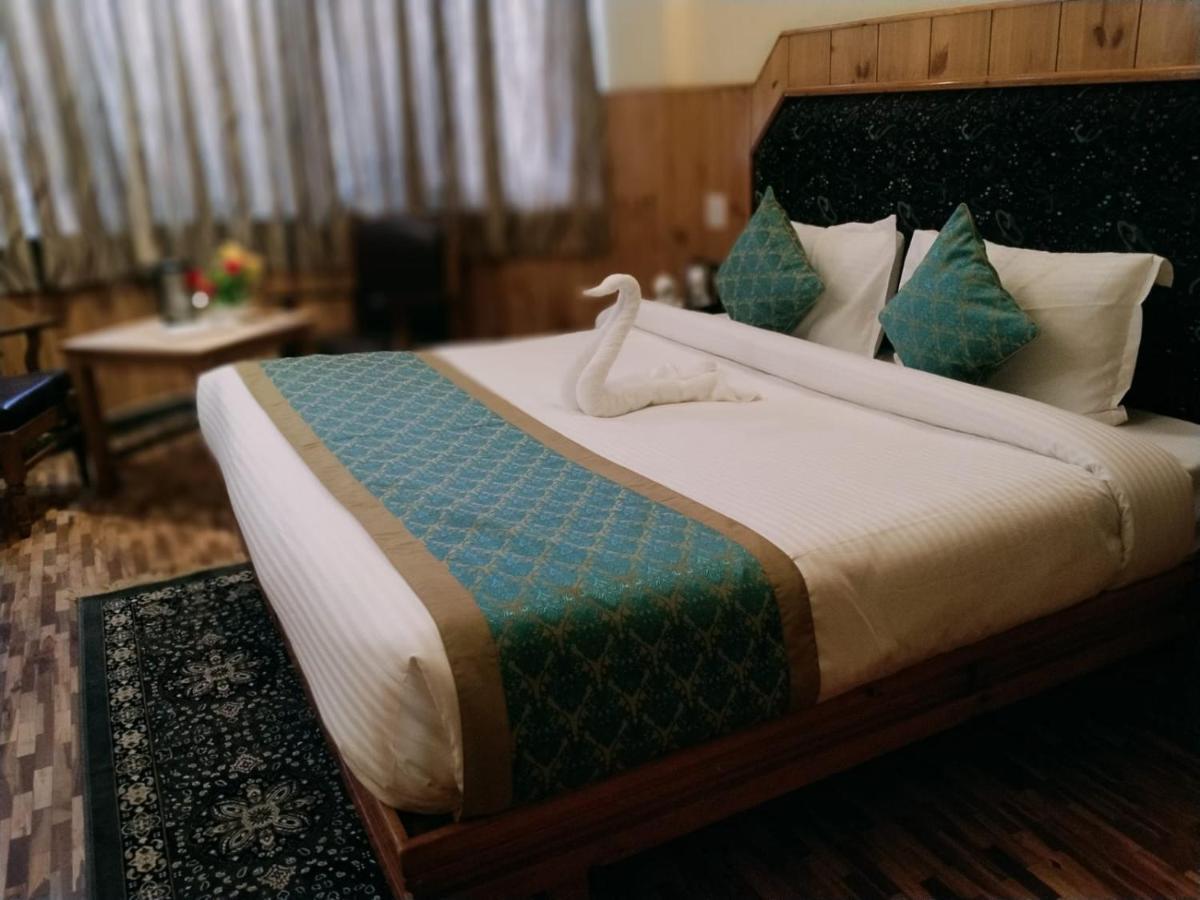 Hotel Yak Manāli Exteriör bild