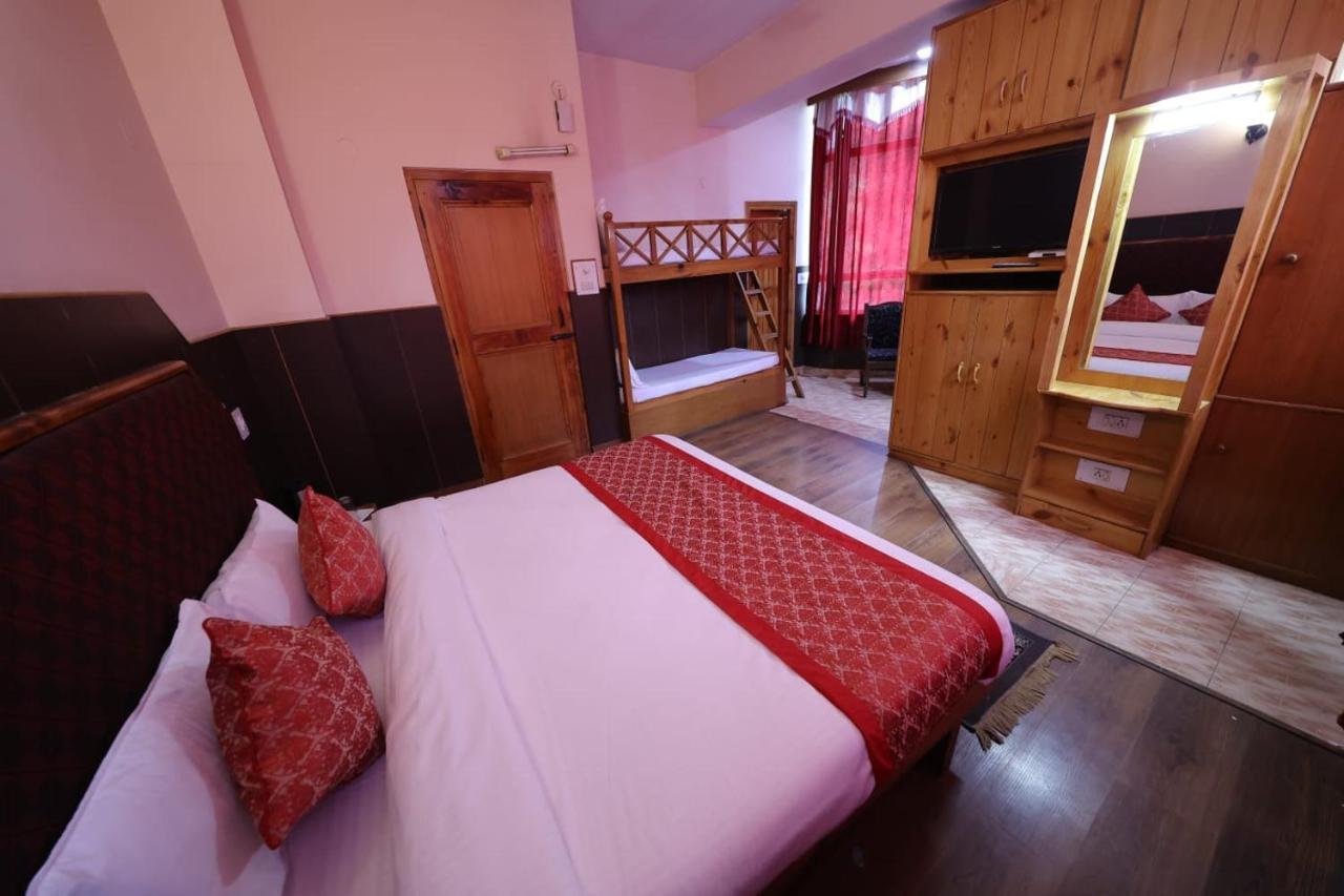 Hotel Yak Manāli Exteriör bild