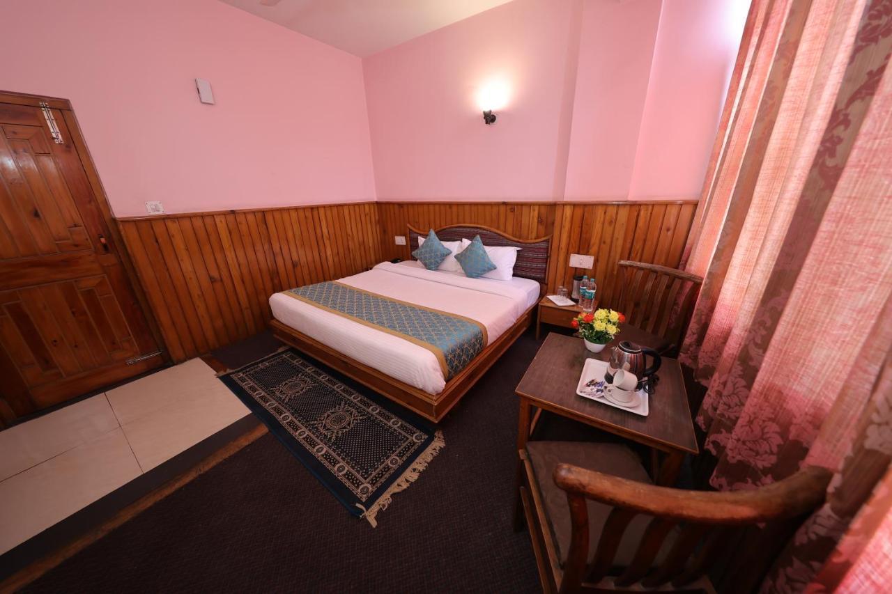 Hotel Yak Manāli Exteriör bild