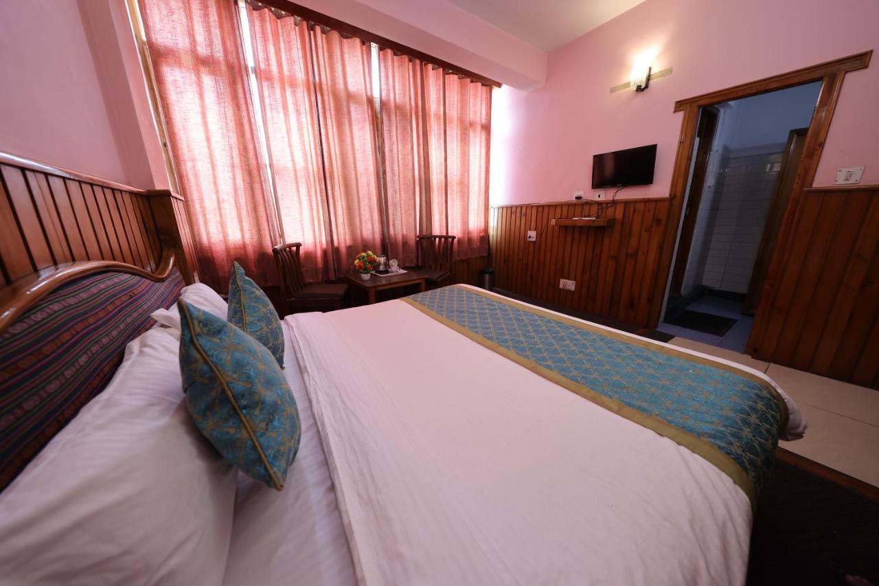 Hotel Yak Manāli Exteriör bild