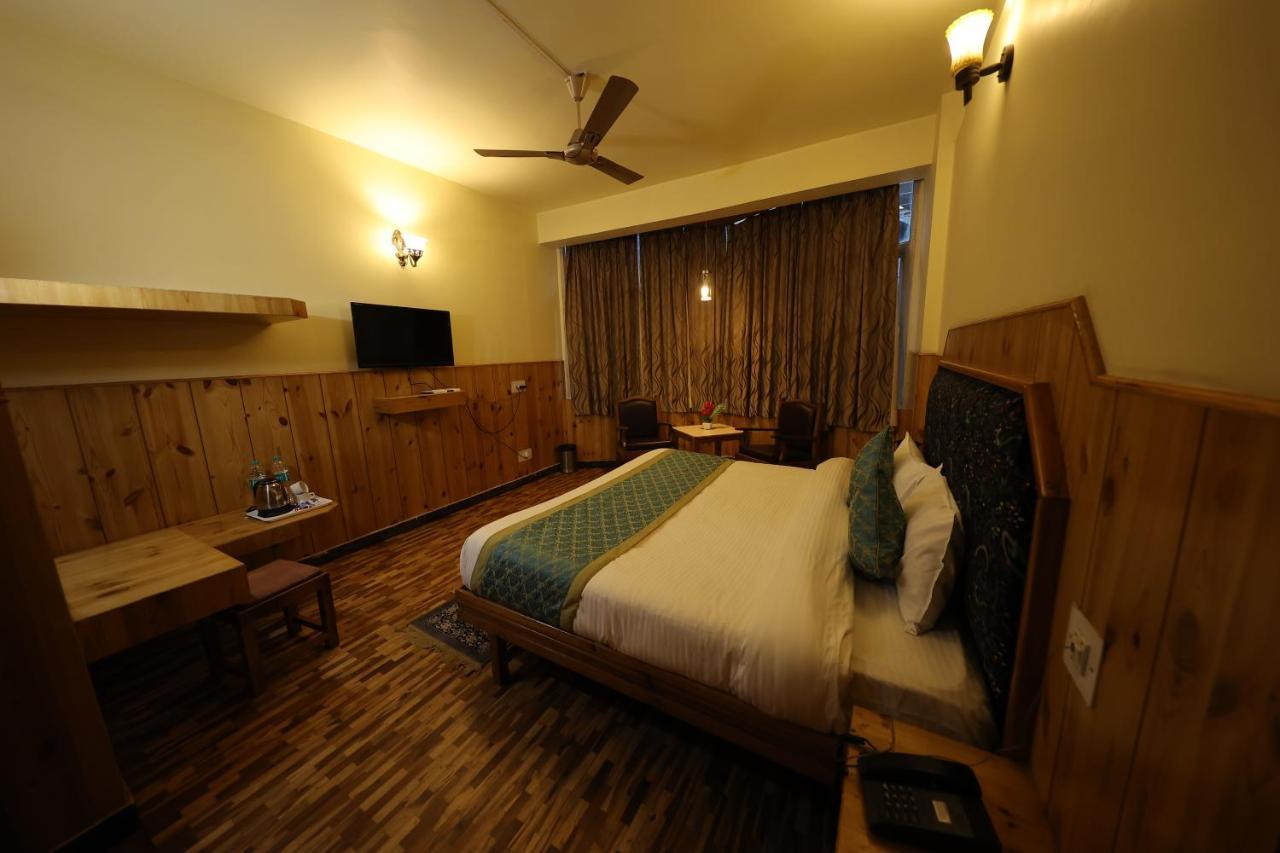 Hotel Yak Manāli Exteriör bild