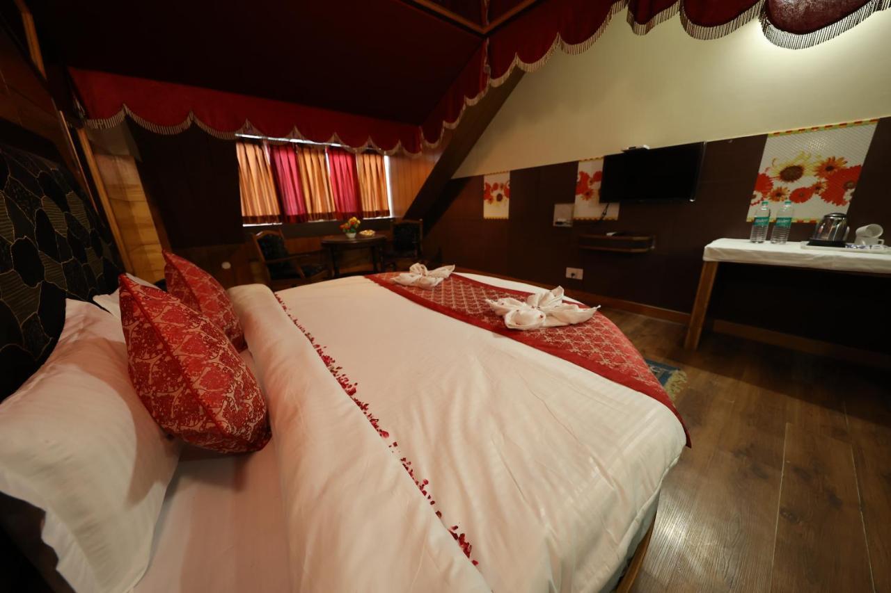Hotel Yak Manāli Exteriör bild