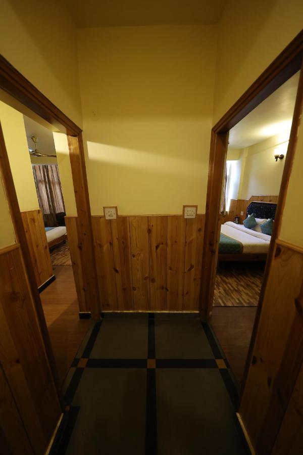 Hotel Yak Manāli Exteriör bild