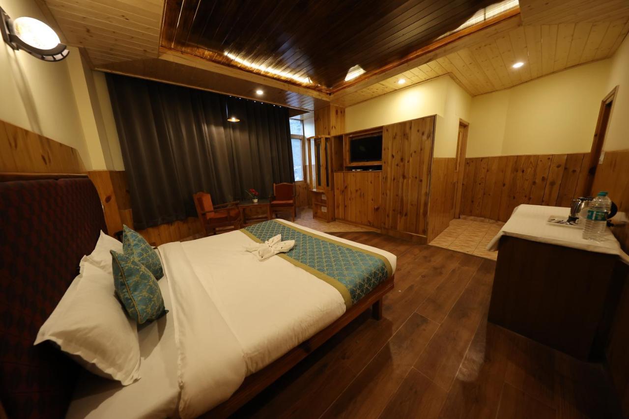 Hotel Yak Manāli Exteriör bild