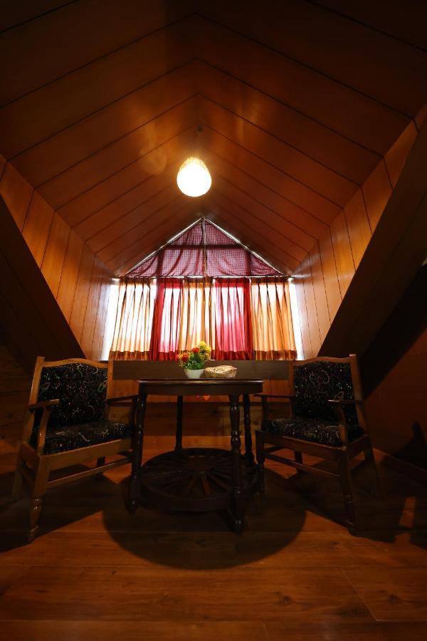 Hotel Yak Manāli Exteriör bild