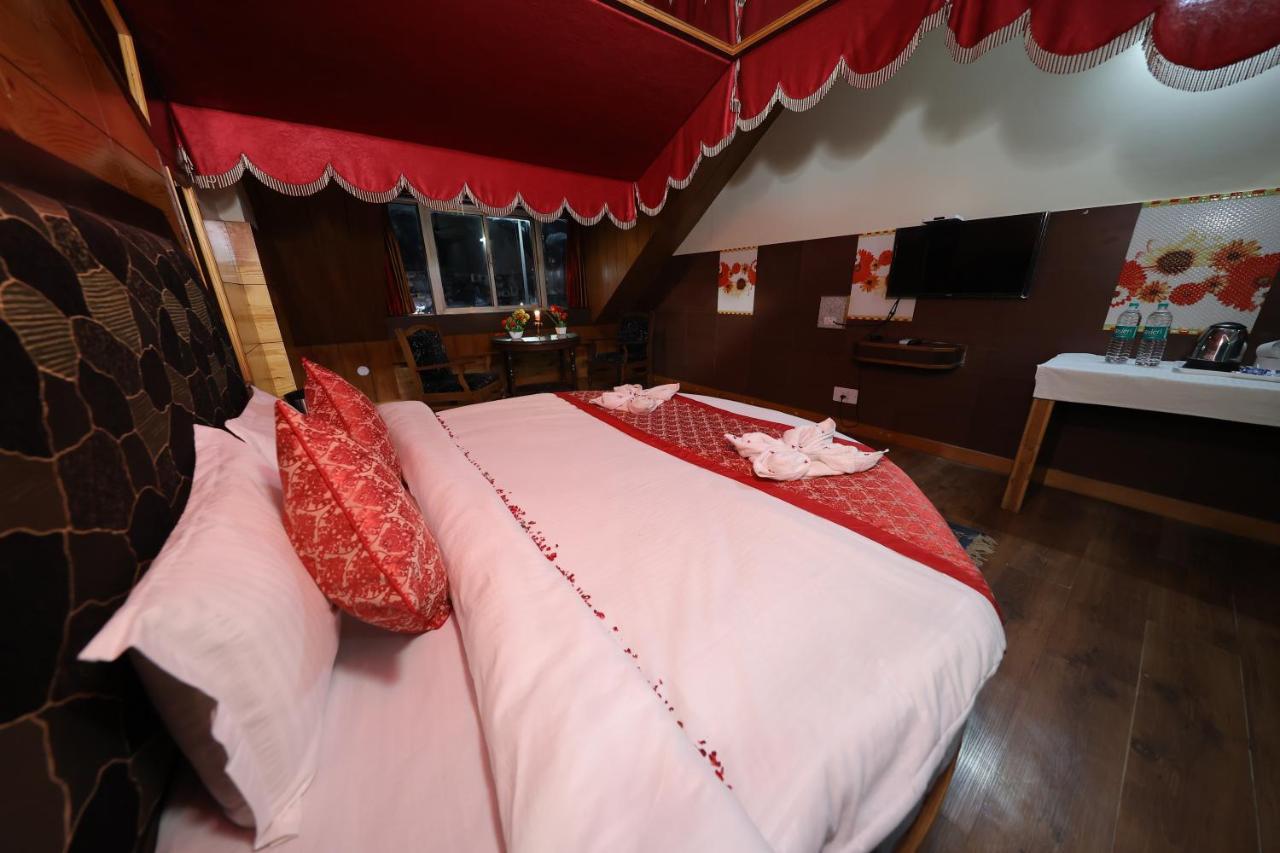 Hotel Yak Manāli Exteriör bild
