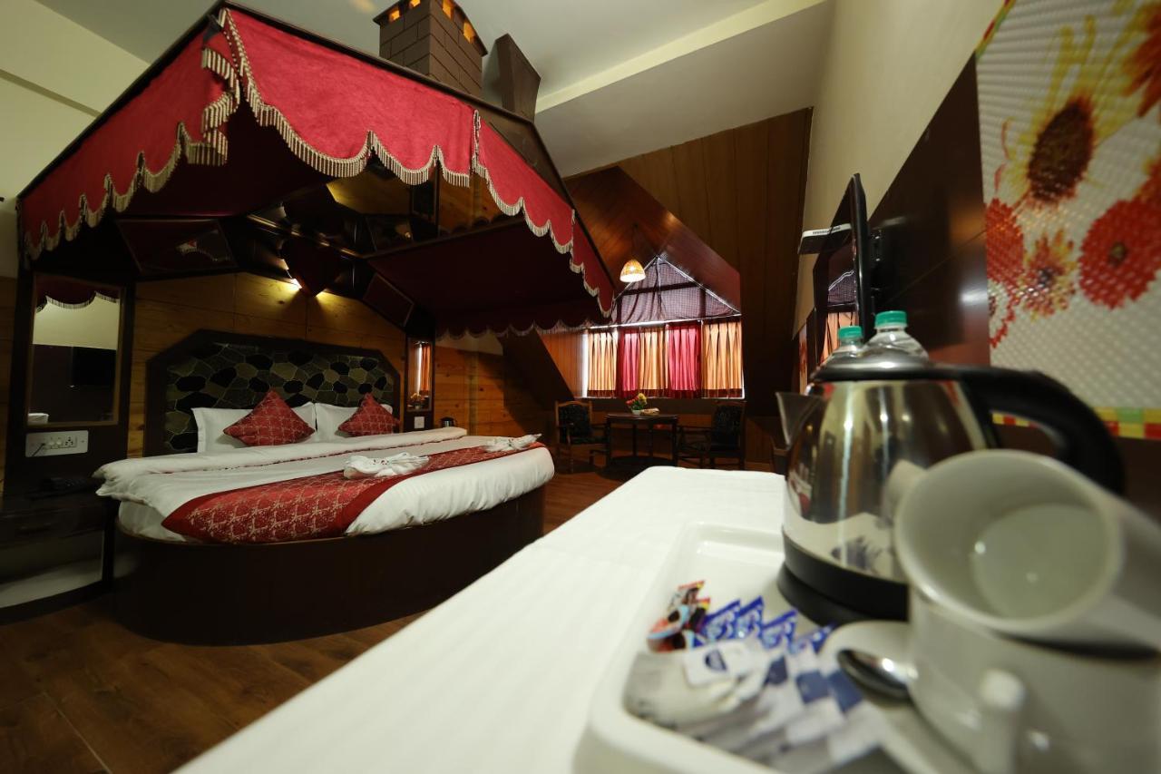 Hotel Yak Manāli Exteriör bild