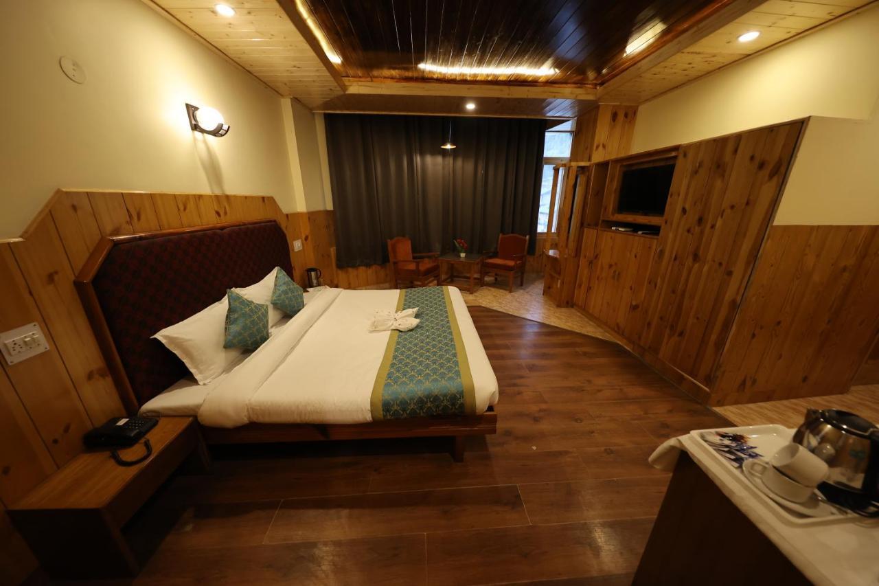 Hotel Yak Manāli Exteriör bild